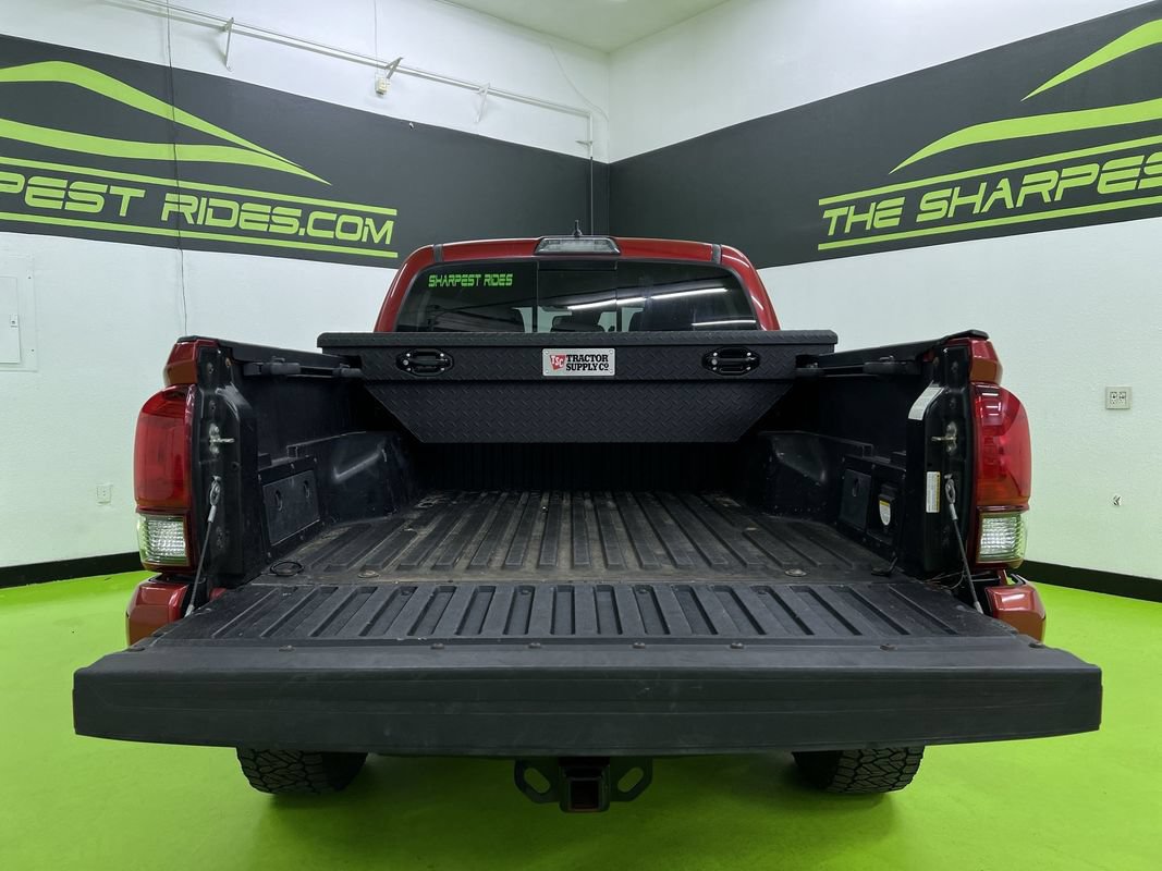 Used 2018 Toyota Tacoma TRD Sport AWD/4WD image 9