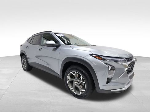 Certified 2025 Chevrolet Trax LT image 6