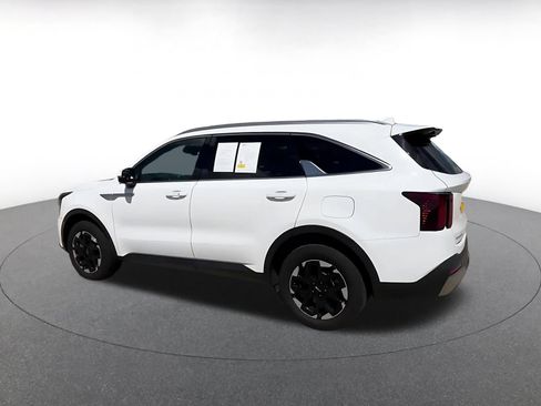 Used 2024 Kia Sorento S AWD/4WD image 11