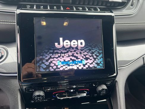 Used 2022 Jeep Grand Cherokee L Laredo AWD/4WD image 18