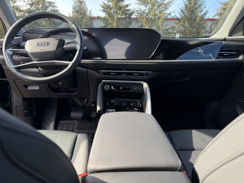 Used 2025 Audi Q5 Premium w/ Convenience Package image 16