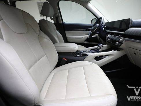 Used 2024 Kia Telluride EX w/ EX Captain's Chair Package FWD image 11