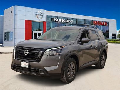 New 2025 Nissan Pathfinder SV w/ SV Premium Package