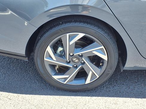 Certified 2024 Hyundai Elantra Limited FWD image 9