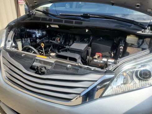 Used 2017 Toyota Sienna XLE w/ XLE Navigation Package FWD image 62