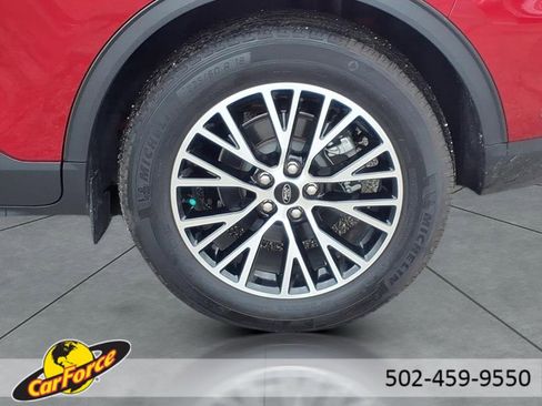 Used 2024 Ford Escape SE w/ PHEV Premium Package image 4