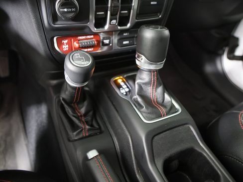 Used 2018 Jeep Wrangler Unlimited Rubicon image 18