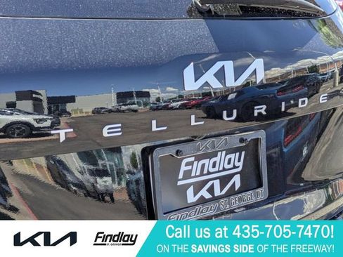 Certified 2023 Kia Telluride EX w/ EX Captain's Chair Package AWD/4WD image 11
