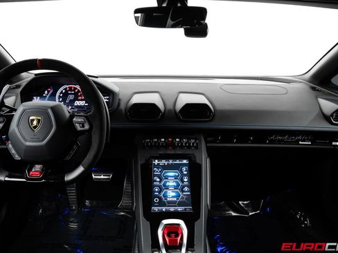 Used 2020 Lamborghini Huracan EVO image 28