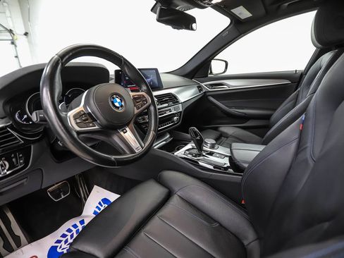 Used 2019 BMW 530i xDrive w/ M Sport Package AWD/4WD image 10