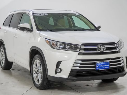 Used 2019 Toyota Highlander Limited image 17