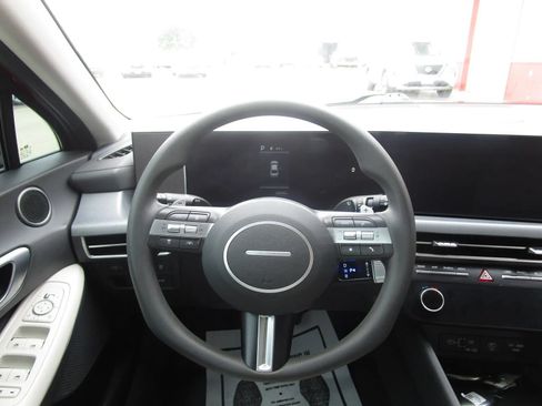 Used 2024 Hyundai Sonata SEL AWD/4WD image 16