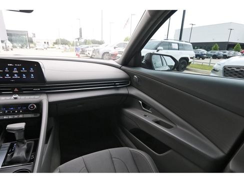 Certified 2024 Hyundai Elantra SEL FWD image 13