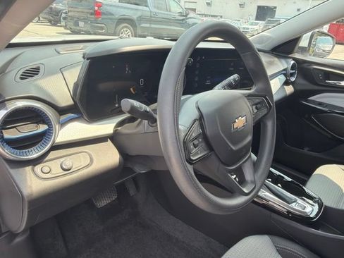 Used 2024 Chevrolet Trax LT FWD image 14