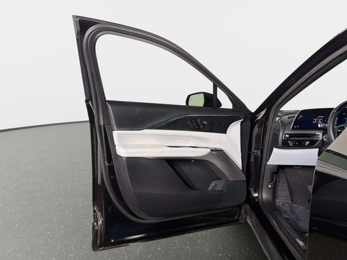 Used 2024 Cadillac Lyriq Luxury RWD image 33