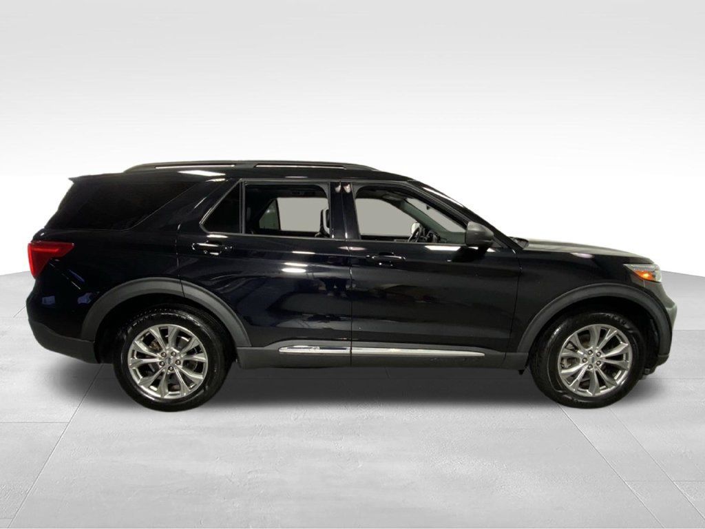 Used 2020 Ford Explorer XLT w/ Equipment Group 202A AWD/4WD image 11