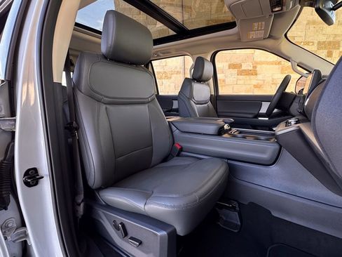 New 2026 Ford Expedition Active image 32