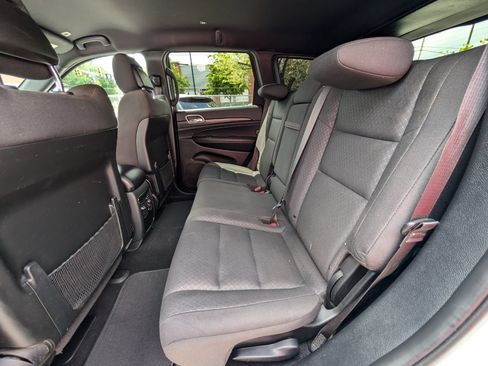 Used 2020 Jeep Grand Cherokee Laredo RWD image 17