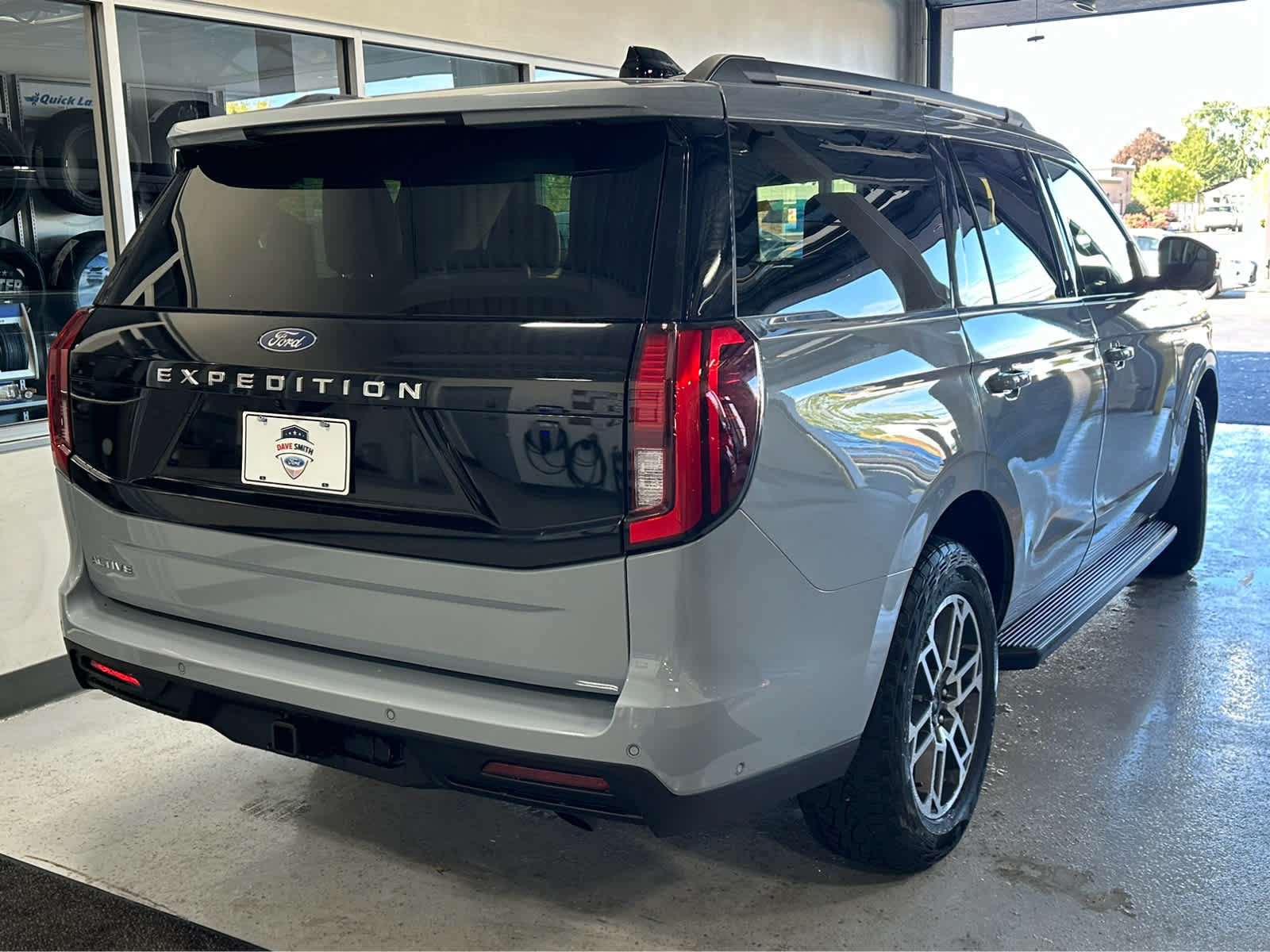 Certified 2025 Ford Expedition Active AWD/4WD image 6