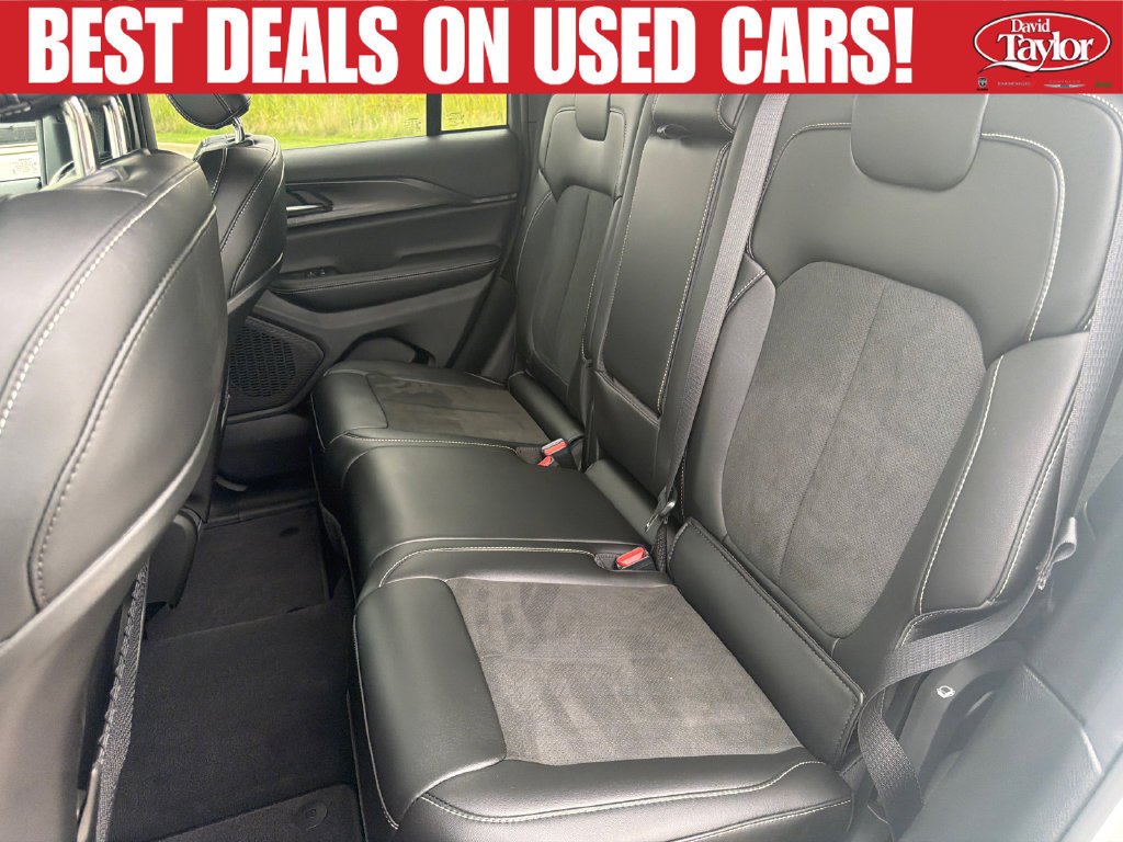 Used 2025 Jeep Grand Cherokee Altitude w/ Trailer Tow Package AWD/4WD image 20