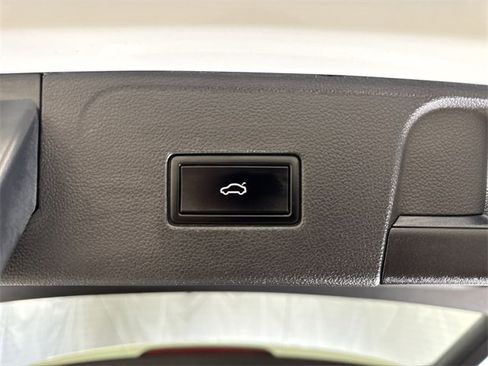 Used 2021 Volkswagen Atlas SE image 25