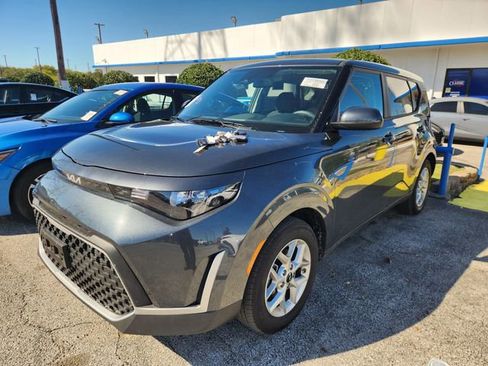 Used 2025 Kia Soul LX w/ LX Technology Package image 3