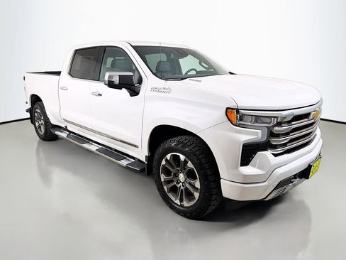Used 2022 Chevrolet Silverado 1500 High Country w/ Z71 Off-Road Package AWD/4WD image 4