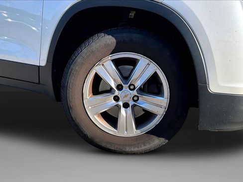Used 2015 Chevrolet Trax LT w/ LT Sun and Sound Package AWD/4WD image 2
