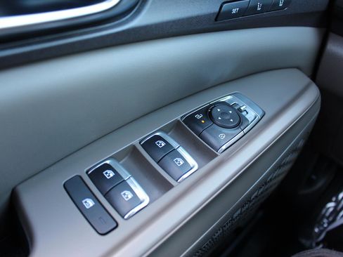 Certified 2025 Kia Carnival EX image 26