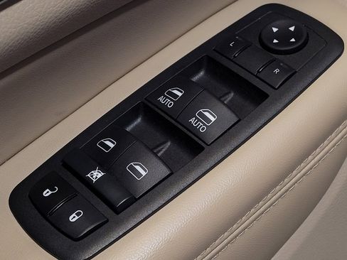 Used 2021 Jeep Grand Cherokee Limited w/ Luxury Group II RWD image 27