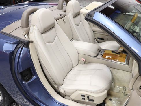 Used 2005 Cadillac XLR RWD image 38