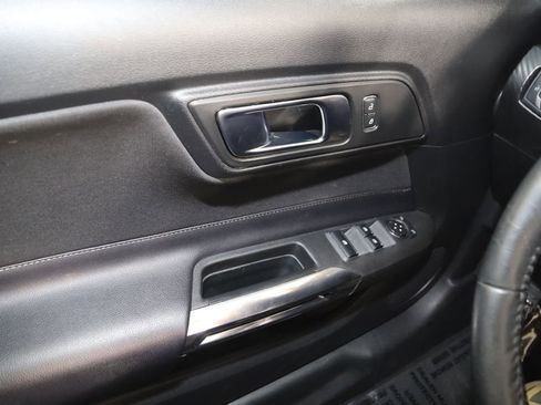 Used 2020 Ford Mustang Convertible RWD image 33