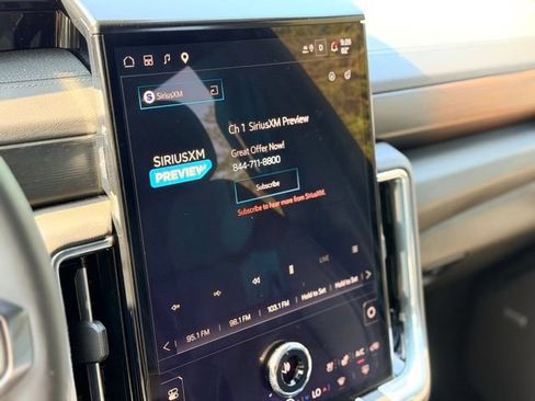 Used 2025 GMC Yukon Denali w/ Sun & Power Step Package AWD/4WD image 16