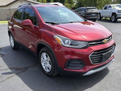 Used 2018 Chevrolet Trax LT w/ Sun & Sound Package FWD image 3