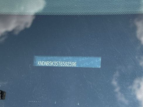 Used 2026 Kia Carnival FWD image 27