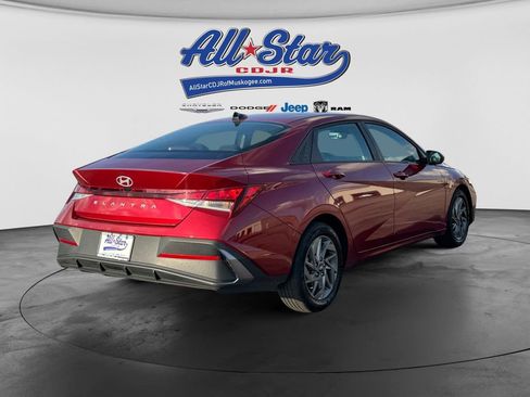 Used 2024 Hyundai Elantra SEL FWD image 7