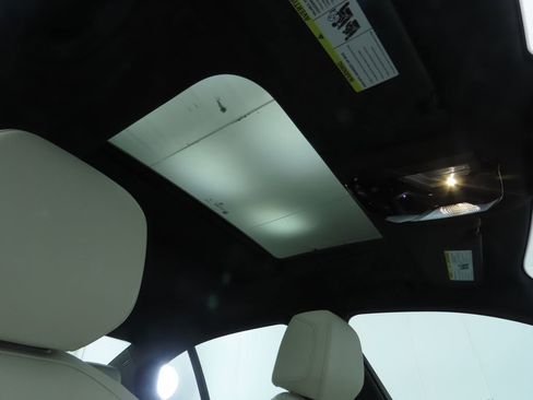 Certified 2025 BMW 530i w/ Premium Package image 20