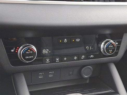 New 2026 Mitsubishi Outlander SE image 8