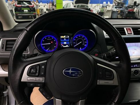 Used 2017 Subaru Outback 3.6R Limited AWD/4WD image 23