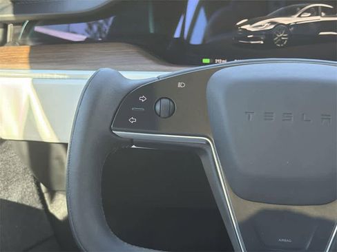 Used 2022 Tesla Model S image 13