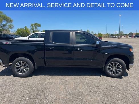 Used 2024 Chevrolet Silverado 1500 LT AWD/4WD image 9