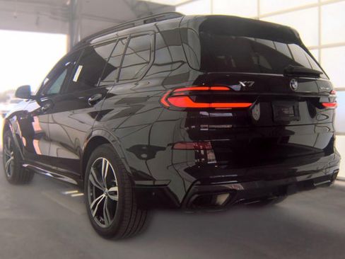 Used 2024 BMW X7 xDrive40i w/ M Sport Package AWD/4WD image 4