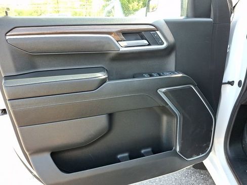 Used 2025 Chevrolet Silverado 1500 LT AWD/4WD image 13