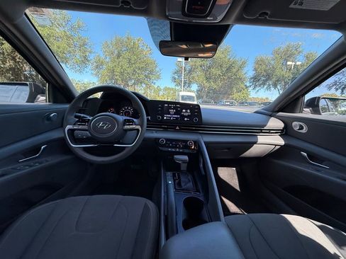 Used 2022 Hyundai Elantra SEL FWD image 18