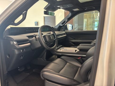 Certified 2025 Lincoln Navigator L Reserve w/ Jet Appearance Package AWD/4WD image 12
