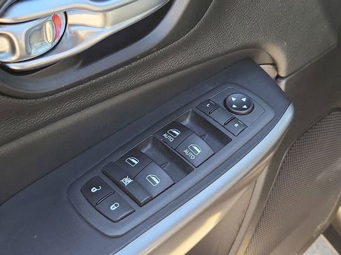 Used 2022 Jeep Cherokee Latitude Lux image 22