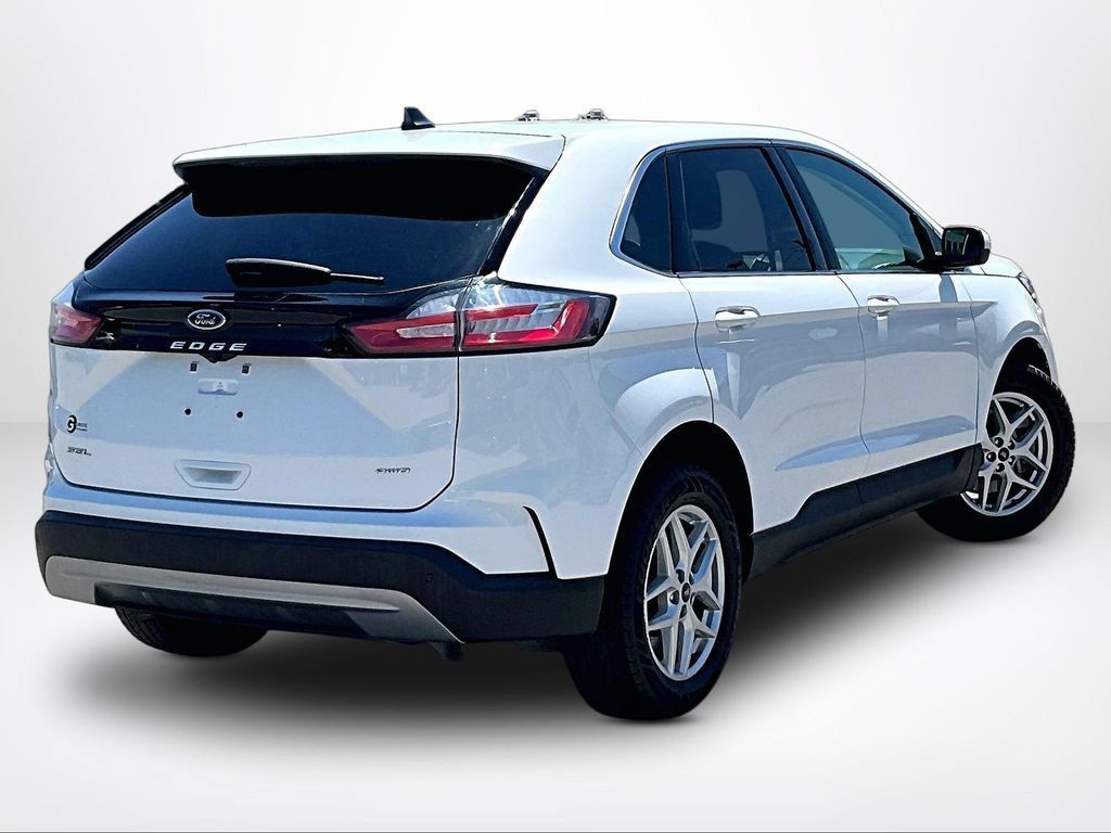 Used 2024 Ford Edge SEL w/ Convenience Package AWD/4WD image 3