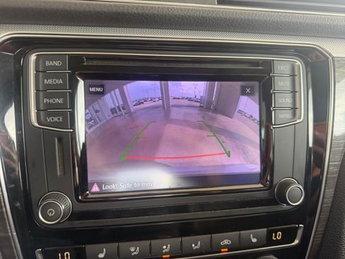 Used 2017 Volkswagen Passat 1.8T SE FWD image 14