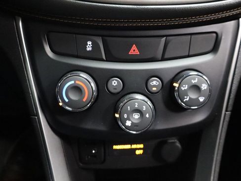 Used 2018 Chevrolet Trax LT AWD/4WD image 14