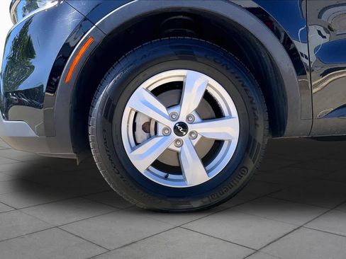 Used 2023 Kia Sorento LX AWD/4WD image 11